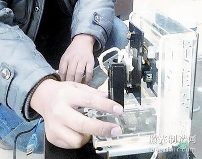 大学生自制激光雕刻机